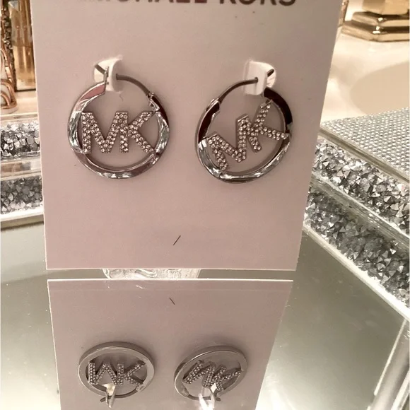 Beautiful Michael kors earrings new with tags - Picture 5 of 8